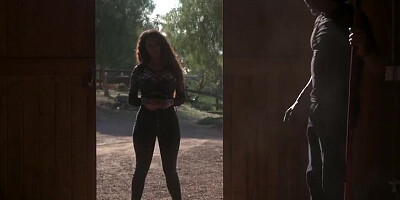 Arabelle Raphael wraps her puss around BBC out in the open