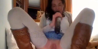 Amateur MILF is drilling her ass with a massive sex toy