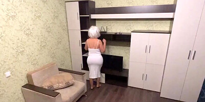 Milf wanted to figure out the TV and got a dick in the ass