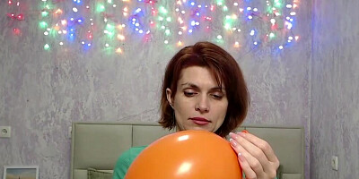 Redhead Milf plays with balloon on webcam
