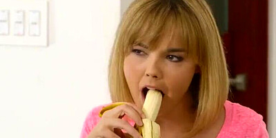 RealityKings-Naughty Stepdaughter Dillion Harper Sucks Cock under the Table