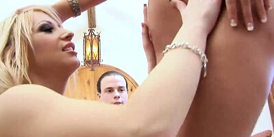 Two amazing blondes are having blowjob competition on that cock