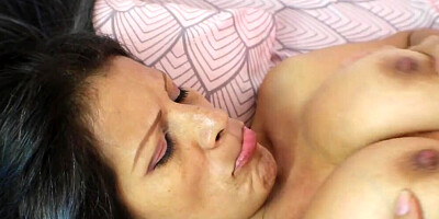Reach an agreement with my stepmother so that she fucks me because today I am watching horny
