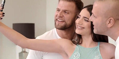 Candie Luciani & Thomas Stone are enjoying in a 3some