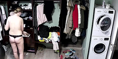 Spy cam catches this lovely mom as she changes her clothes