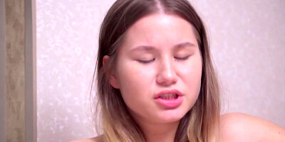 Full-bosomed girl plays with wet pussy in solovideo