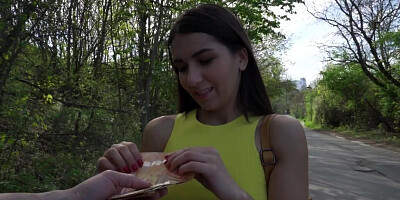 Italian hottie for cash gets fucked in the fresh air