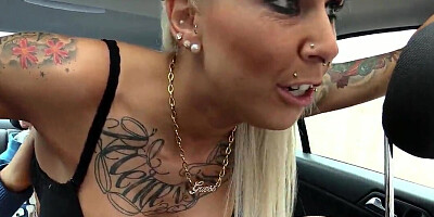 Anni Angel has a twosome in backseat of the car