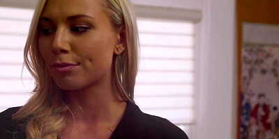 ADULTMOBILE - Sexy Blonde Aidra Fox Gets To Know Naughty Secrets Of Naomi Swan's Special Massage