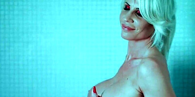 Slutty cougar Tiffany Rousso is fucking with an inked punk