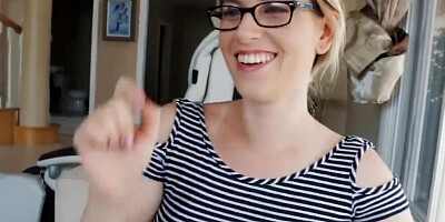 Chubby Stepsister Niki Snow Needs Bro's Attention