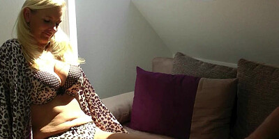 Round ass mature gets her twat nailed with a hard prick