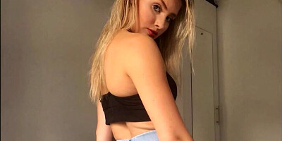 Slideshow with some bubble butt babes showing those big asses