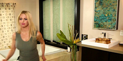 Sensual Nuru massage ended with pleasurable intercourse between a blonde and her client