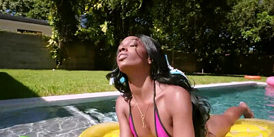 Summertime sexiness with a girl who loves big ones