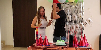 LIL_TIMY IS HAVING A BIRTHDAY AND I GIVE HER A BIG PRESENT