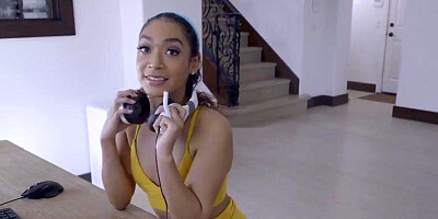 Step Sister I Put My Controller On My Pussy And It Made Me Horny S18:E10 (Sarah Lace)