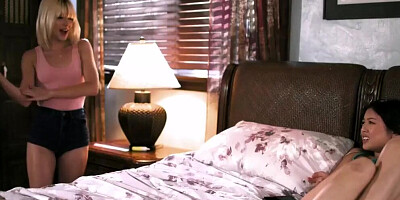 She Plays With Her Pussy With Stepsis (Jessie Saint, Lulu Chu)