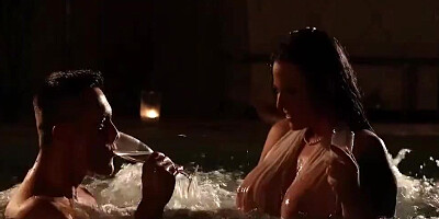 Full-bosomed Simony Diamond is having sex in a hot bath