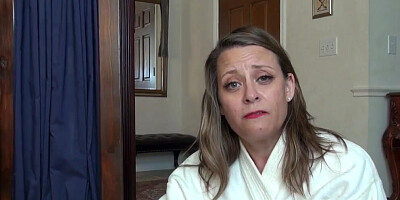 Amateur mature is drilling her own puss in front of the cam