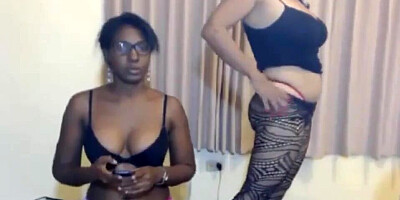 Ebony stepmom & stepdaughter on Webcam Playing