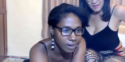 Ebony stepmom & stepdaughter on Webcam Playing - allebonycamgirls.com