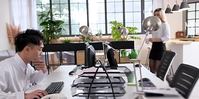 Sexy slut with hot pantyhose and hight heels have a hardcore sex in the office