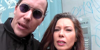 Schon wieder kommt ein Kunde zu Milf Claudia nach Hause