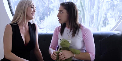 Abella Danger & Brandi Love Passionate Tribbing and Kissing