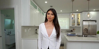 Penelope Woods gets bonked by her stepbrother in a POV