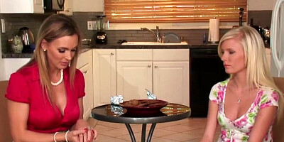 Stepmom Lesbian Scissors