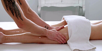 Francesca Palma comes for a regular massages but receives one with happy ending