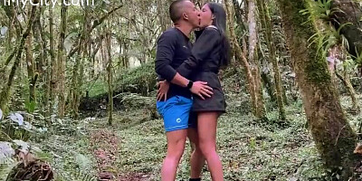 Try not to cum during this screw in the woods - looking for some privacy