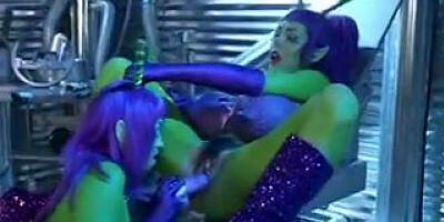 Summer cummings green alien lesbians