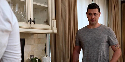 Cheating MILF Wife Seduces Tenant While Husband Is At Work - Lauren Phillips