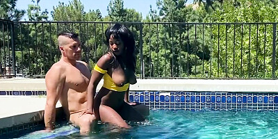 Ivy Sherwood sex at the pool