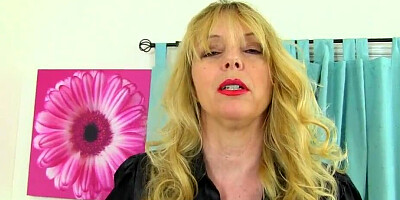 Lustful mature Lucy Gresty is masturbating in front of the webcam