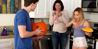 Fucks Stepsister right next to Stepmom - Bratty Sis