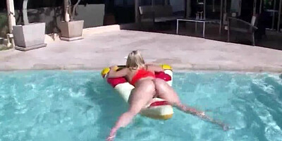 Alexis Texas Brings Her 44 Ass For A Great Time