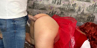 The housewife put on a sexy dress so that her old ass was taken seriously for anal