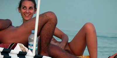Girl with nice boobs on the beach Espana voyeur video