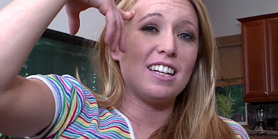 Ami Emerson wraps her wet cunt around horny dude's BBC