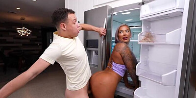 Dazzling Hayley Davies at straight hair trailer