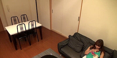 My stepsister who lived alone suddenly came back to my parents' house! She is always naked without noticing me.