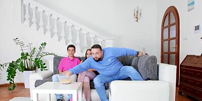 Brazzers - Once Jennifer Mendez's Bf Leaves The Room, She Grabs The Opportunity To Fuck A Huge Dick