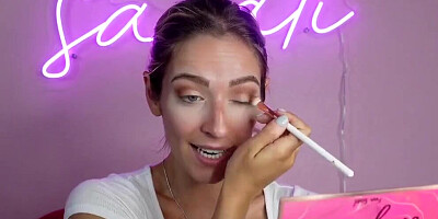 Camgirl was more than willing to show you her make-up routine