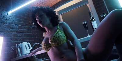 Babe Masturbate Pussy Vibrator and Squirt Orgasm Closeup