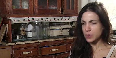 Amateur chick is rubbing her bushy cunt in front of the cam