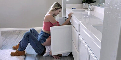 Babe doesn't stop plumber cumming in the pussy