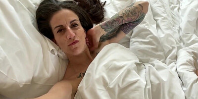 Inked babe with long hair decides to masturbate hard